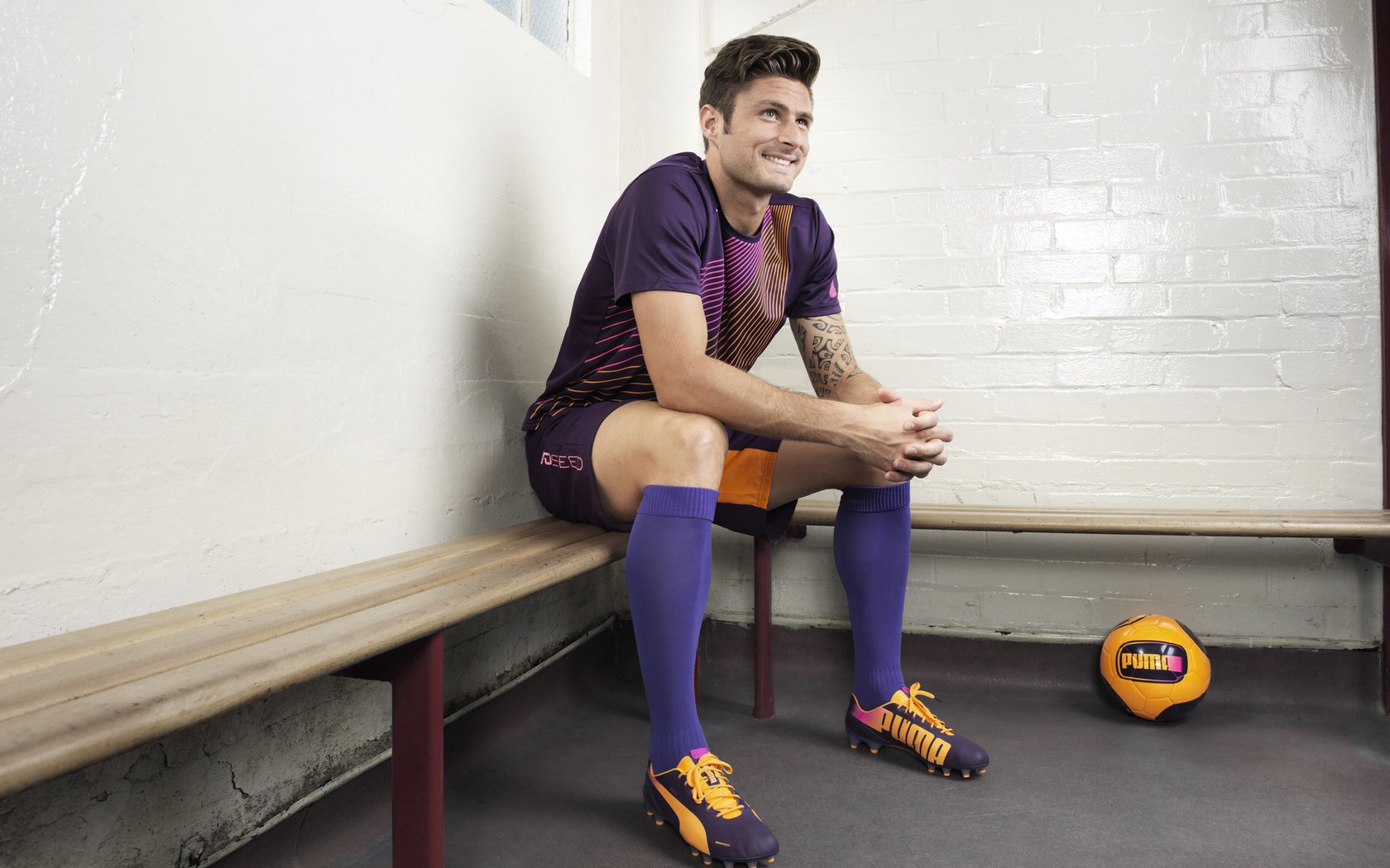 曼联在激烈比拼中逆转获胜,提升积分追赶榜首